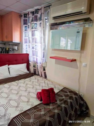 Spacious private rooftop studio, mountain and sea view