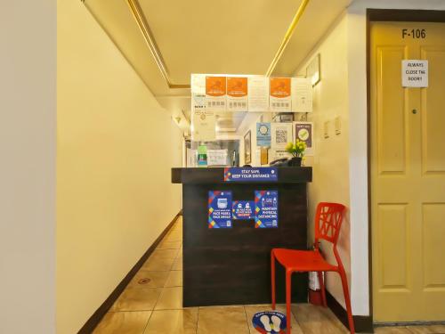 a room with a counter and a red chair at OYO 882 City Stay Inns Makati City Hall in Manila