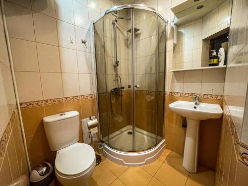 Ванная комната в Greta - стильная Студия в Центре на Шевченка