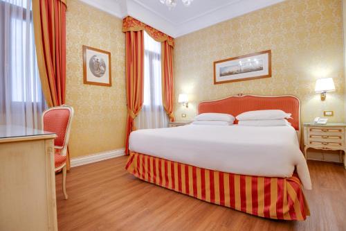 Hotel Antiche Figure Image