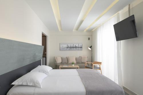 Кровать или кровати в номере Melrose Rethymno by Mage Hotels
