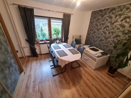 Postel nebo postele na pokoji v ubytování Malebný Rodinný Dům v Přírodě, Sauna, BBQ