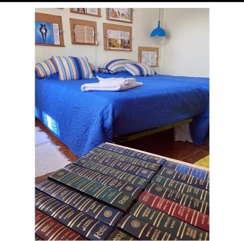a bedroom with a bed with books on it at Guesthouse Gate5 in Anadia