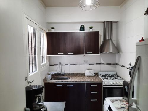 Кухня или мини-кухня в Departamento Mendoza
