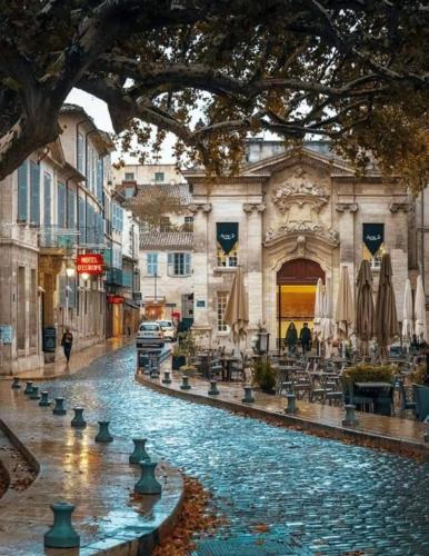 Duplex quartier Saint Ruf proche remparts Avignon centre
