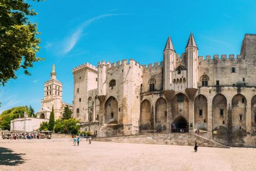 Duplex quartier Saint Ruf proche remparts Avignon centre