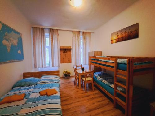 a bedroom with two bunk beds and a table at Astoria Central Appartement 10 minutes to downtown in Vienna