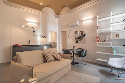 a living room with a couch and a table at CA'DUPELLE in Loano