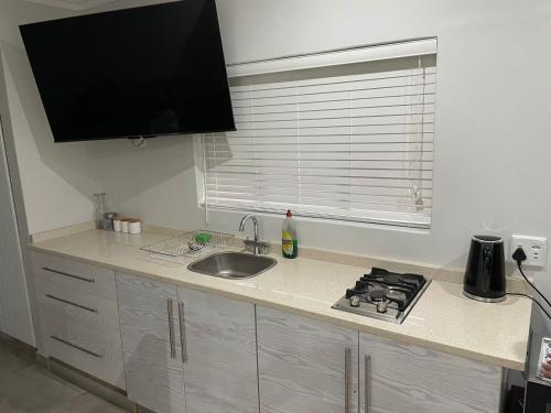 Dapur atau dapur kecil di Guest house on Gillian Unit 6