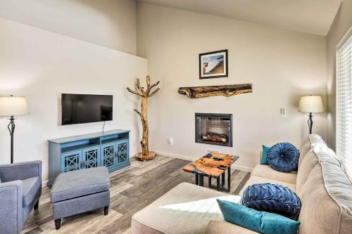 Flagstaff Mountain Juniper Retreat with Deck!