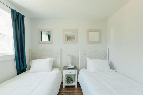 Ένα ή περισσότερα κρεβάτια σε δωμάτιο στο Cozy Farmhouse Apartment in Bristol 2 bed 1 bath