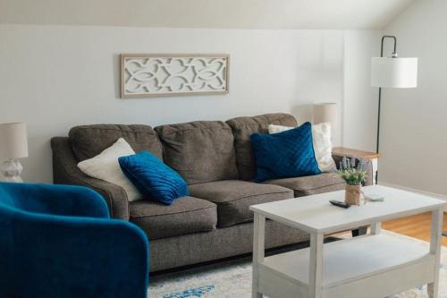 Χώρος καθιστικού στο Charming Apt with chic decor Superhost w 5 Stars