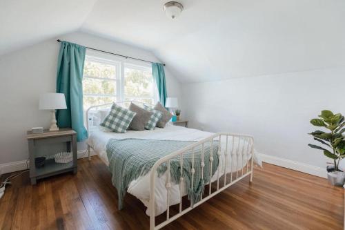 a white bed in a room with a window at Charming Apt with chic decor Superhost w 5 Stars in Bristol