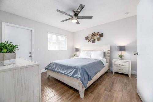 a bedroom with a bed and a ceiling fan at The Guesthouse 2 - Wilton Manors in Fort Lauderdale