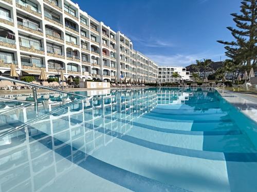 Bazén v ubytování Ocean View Apartment nebo v jeho okolí