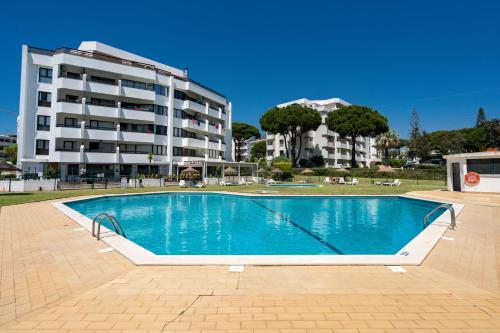 TENNIS GOLF MAR - Apartamento renovado para 4 com AC e piscina