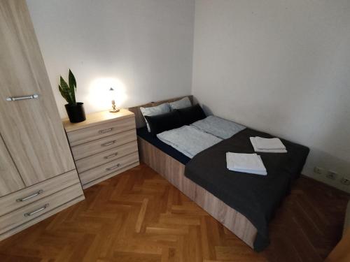 Posteľ alebo postele v izbe v ubytovaní Classic Apartament Metro Kabaty