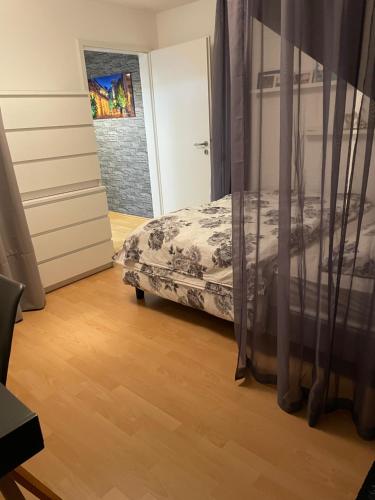 a bedroom with a bed with a curtain in it at Fewo an der Saale, 5 min bis Zentrum in Jena