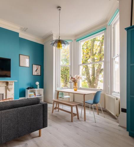 a living room with a table and a couch at Central 2BR Modern Apartment 5mins to train station in Brighton & Hove