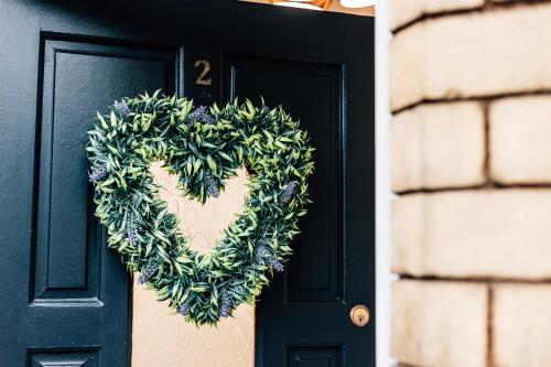 a wreath on a black door with a heart at The Crescent Townhouse in Lisburn