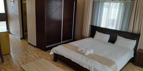 Ένα ή περισσότερα κρεβάτια σε δωμάτιο στο Al - Minhaj Service Apartments