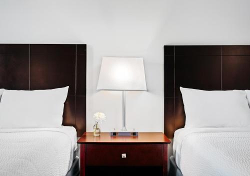 Katil atau katil-katil dalam bilik di Hotel One75
