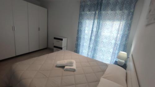 a bedroom with a bed with two towels on it at Apartamentos Cala Azul La Móra in Tarragona