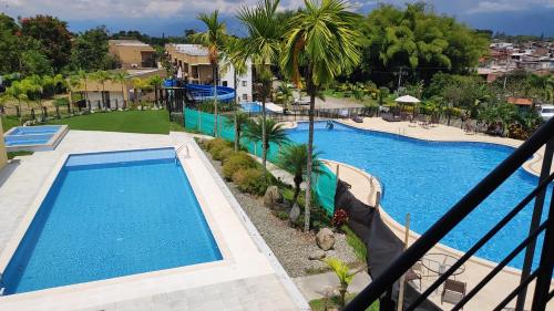 - Vistas a la piscina del complejo en Apartamento de verano cerca al parque del café en La Tebaida