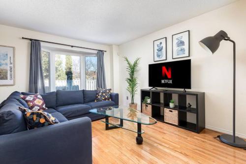 Central 4 Bed Room Home by GO Station and Sq One!