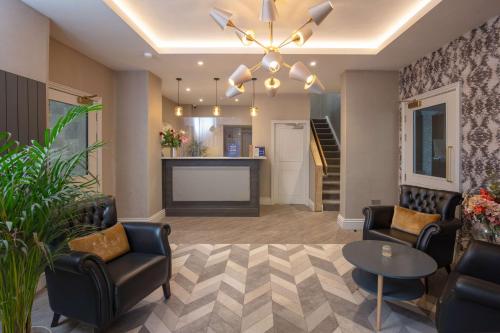 a lobby with chairs and a table and a bar at Best Western New Kent Hotel in Newcastle upon Tyne