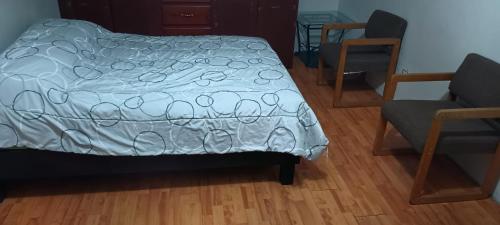 Ein Bett oder Betten in einem Zimmer der Unterkunft Capistrano Suites