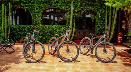 a group of bikes parked next to each other at Huaraz Colonial in Huaraz