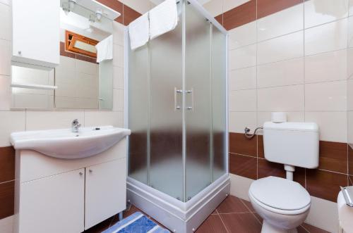 Ένα μπάνιο στο Apartments Zarko