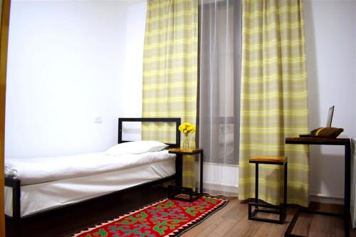 Cama ou camas em um quarto em Kezgin Guest House