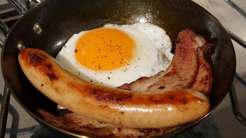 Jídlo v kempu nebo okolí