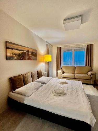 Ένα ή περισσότερα κρεβάτια σε δωμάτιο στο Chance Apartman Bükfürdő