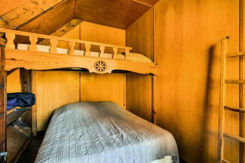 Ένα ή περισσότερα κρεβάτια σε δωμάτιο στο Chalet à l'ambiance cocooning à Vars - maeva Home - Chalet 2 pièces 9 personnes - Confort MAE-3585