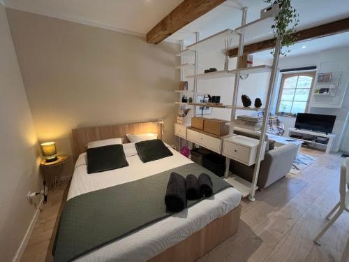 Ένα ή περισσότερα κρεβάτια σε δωμάτιο στο Studio centre-ville Merville