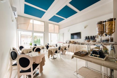 Makanan di atau berdekatan hotel