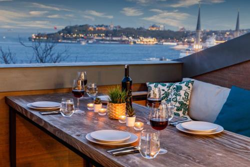 Minuman di Monnas Bosphorus