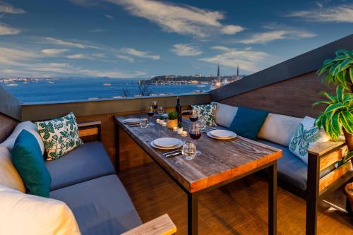 Ruang duduk di Monnas Bosphorus