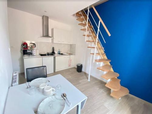 Kuchyňa alebo kuchynka v ubytovaní La Résidence des Célestins - Appartement Duplex N15 - Centre Vichy