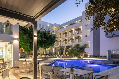 Πισίνα στο ή κοντά στο Atrium Ambiance Hotel