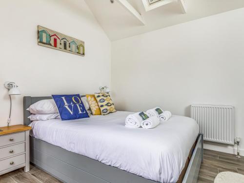 a bedroom with a bed with towels on it at Pass the Keys Charming Annexe w Garden Parking Pass The Keys in Chichester