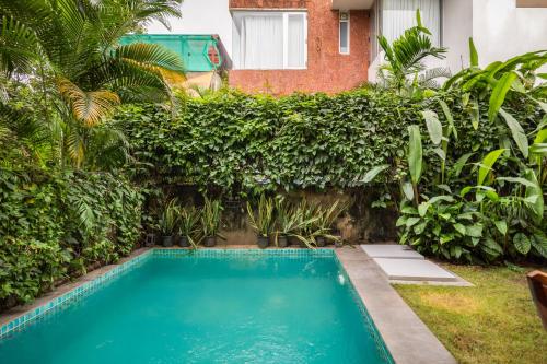La Risa, 2 BHK Villas near Vagator Beach, Private Pool with Kitchen, Balcony, Securityの敷地内または近くにあるプール