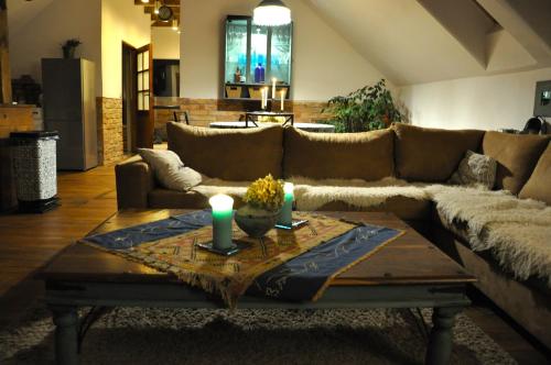 Χώρος καθιστικού στο Forreset - leśny apartament, sauna i balia jacuzzi