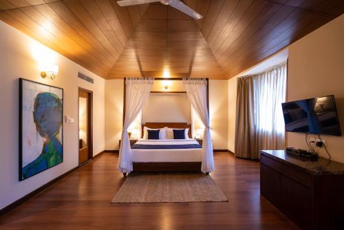 a bedroom with a bed and a flat screen tv at 8fold by LaRiSa in Shimla