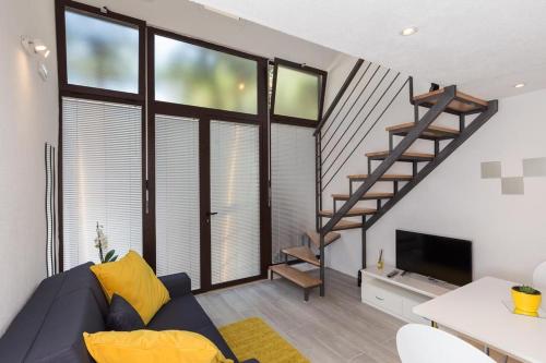 Pomet Delux Studio