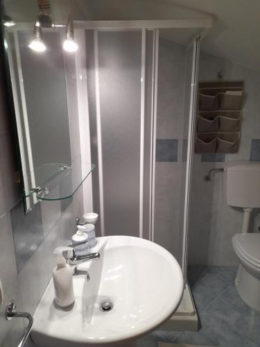 a bathroom with a sink and a shower and a toilet at La mansarda di Daniela in Montepulciano Stazione