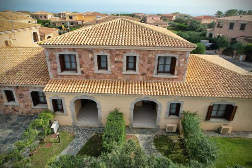 an aerial view of a house with a tile roof at Ville del Mar in San Teodoro